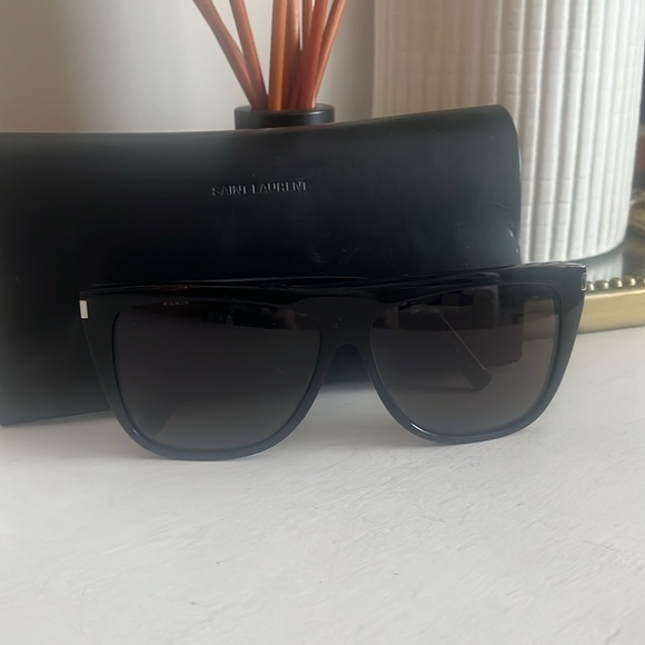 Saint Laurent black oversized flat top sunglasses - Picture 5 of 8